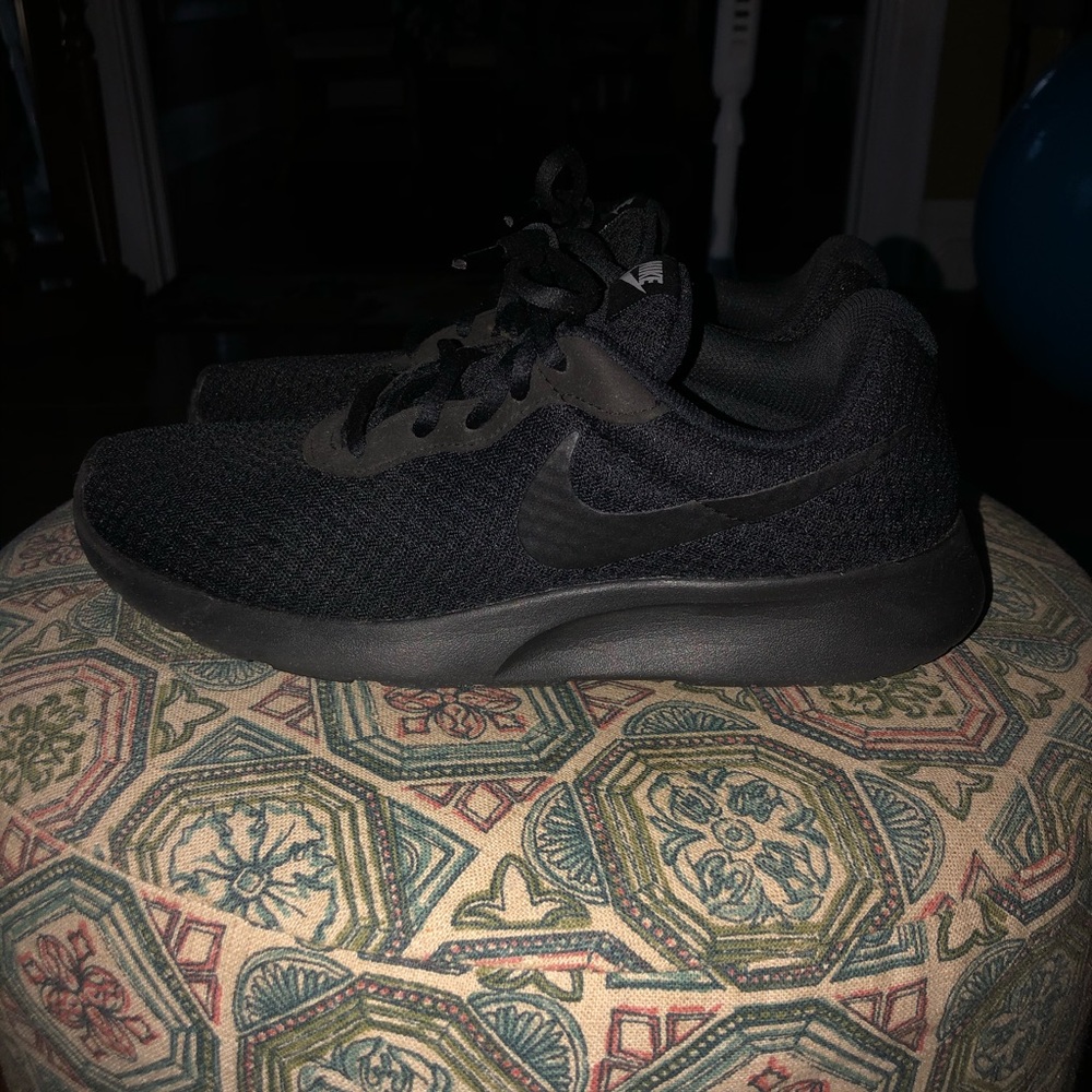 Nike Tanjun Women’s Size 9